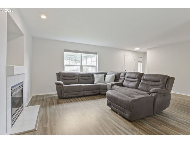 18137 GREY Ave, Sandy, OR 97055