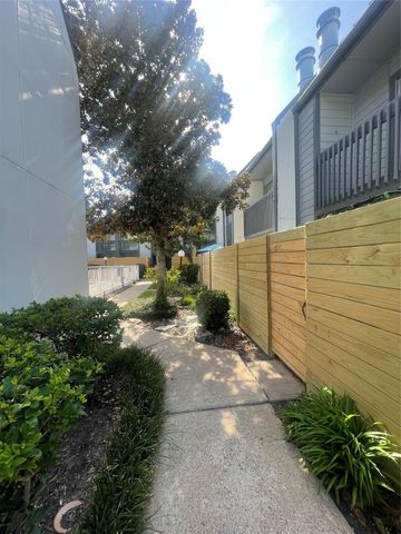5056 Glenmont Drive, Houston, TX 77081