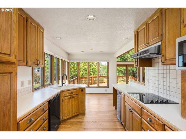 13755 Nw BURTON St, Portland, OR 97229