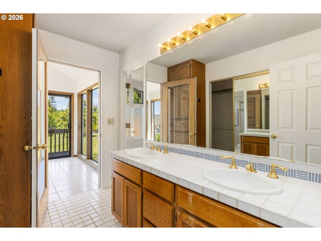 13755 Nw BURTON St, Portland, OR 97229