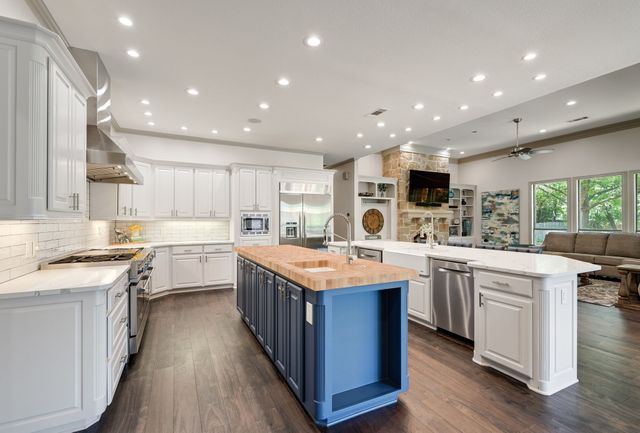308 Oldenwood Court, Colleyville, TX 76034