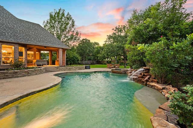 308 Oldenwood Court, Colleyville, TX 76034