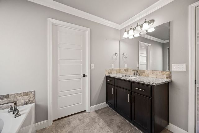 6100 NW McClellen Street, Bentonville, AR 72713