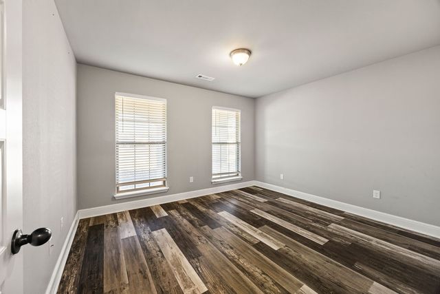 6100 NW McClellen Street, Bentonville, AR 72713