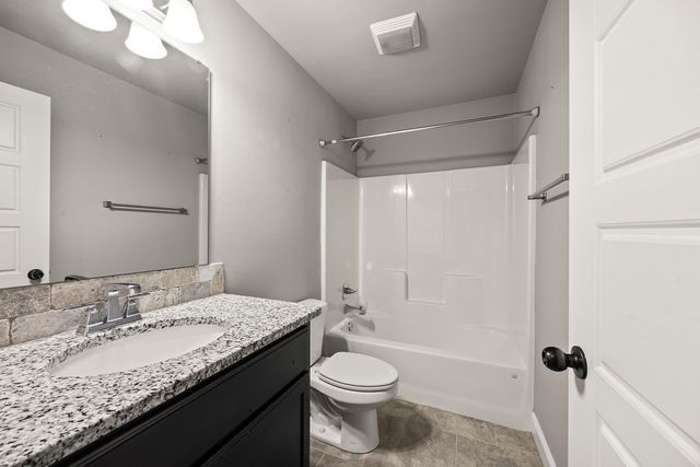 6100 NW McClellen Street, Bentonville, AR 72713