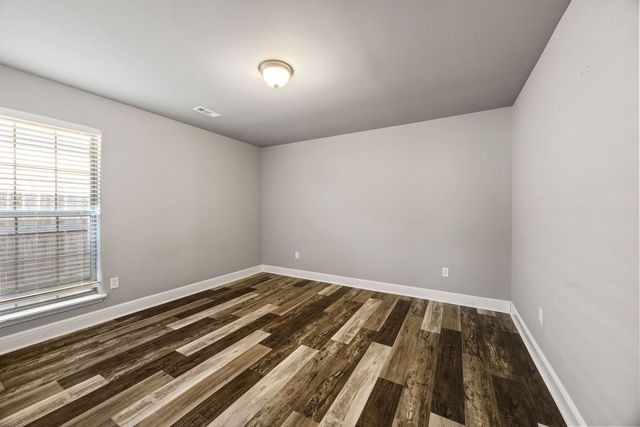 6100 NW McClellen Street, Bentonville, AR 72713