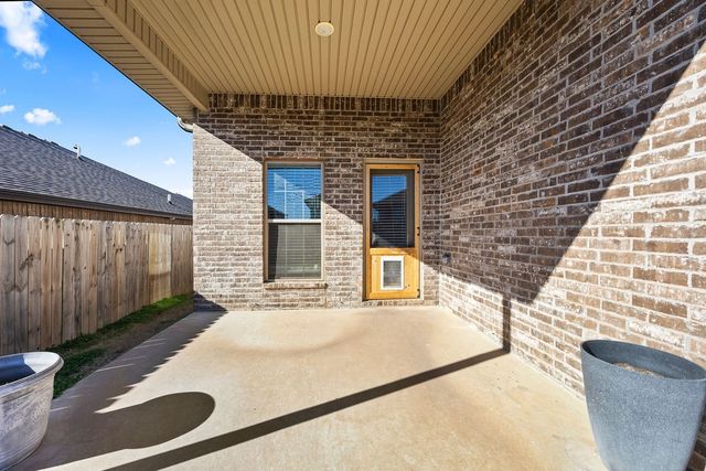 6100 NW McClellen Street, Bentonville, AR 72713