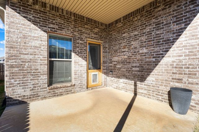 6100 NW McClellen Street, Bentonville, AR 72713