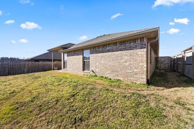 6100 NW McClellen Street, Bentonville, AR 72713