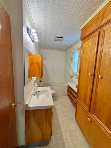 304 Holiday Dr, Houma, LA 70364