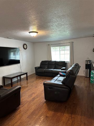 617 Dewberry Drive, Lewisville, TX 75067