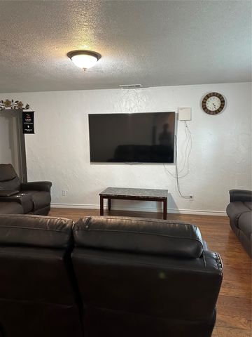 617 Dewberry Drive, Lewisville, TX 75067