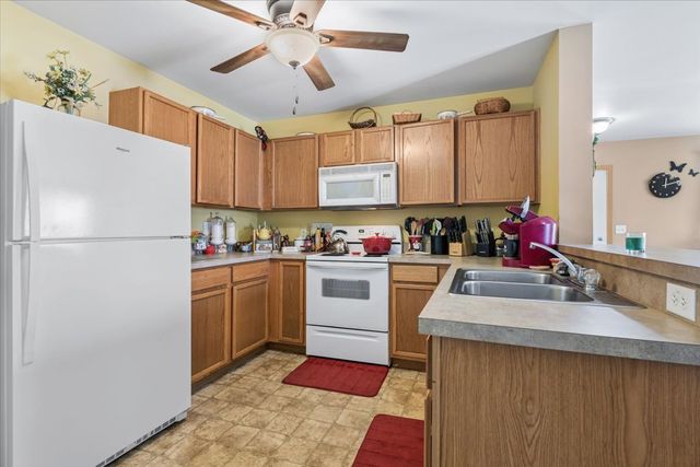 122 Bertram Drive D, Yorkville, IL 60560