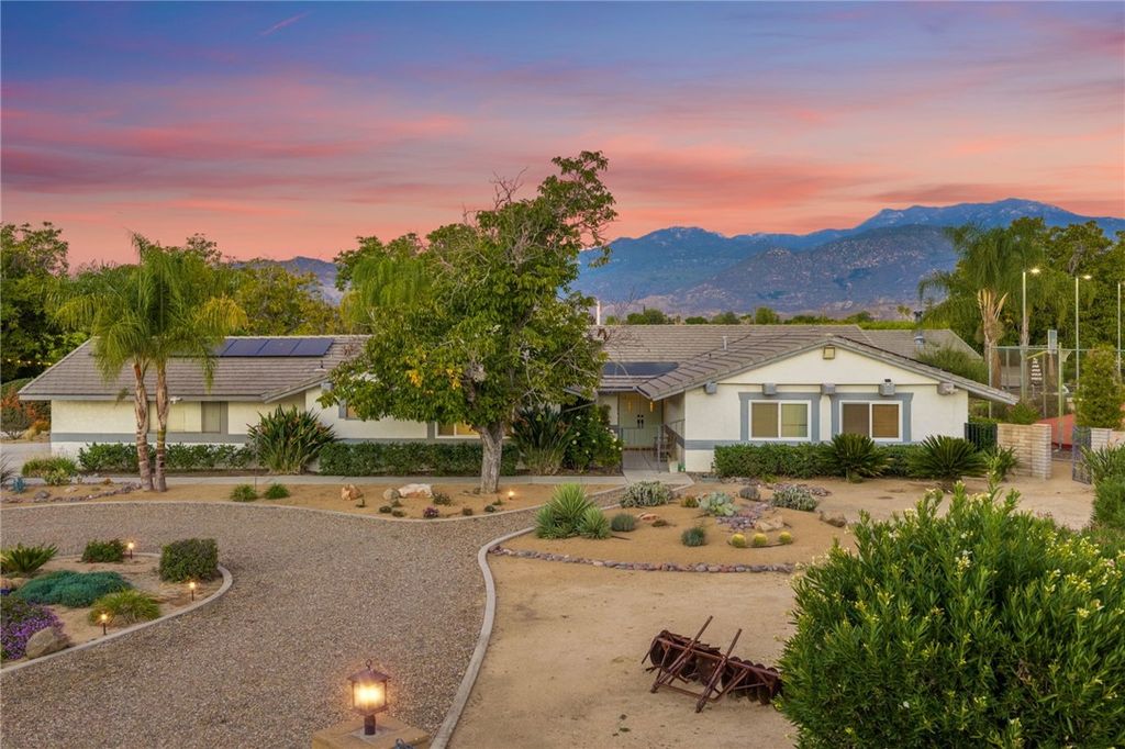 Image 2 of property listing at 26440 Old Agency, Hemet, CA 92544