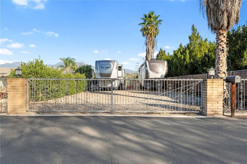 Image 45 of property listing at 26440 Old Agency, Hemet, CA 92544