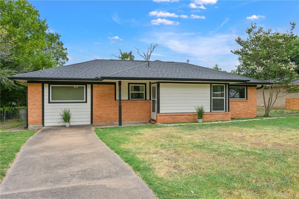 1915 Vinewood Drive, Bryan, TX 77802 — exterior