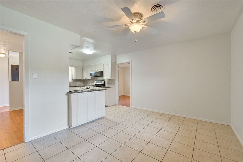 1915 Vinewood Drive, Bryan, TX 77802 — photo 4