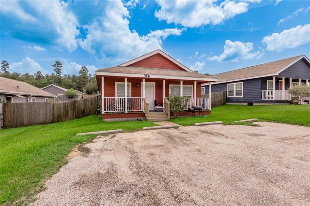 113 Varsity Drive, Huntsville, TX 77340
