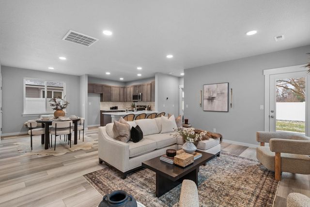 306 N Viewmont Ct, Greenacres, WA 99016