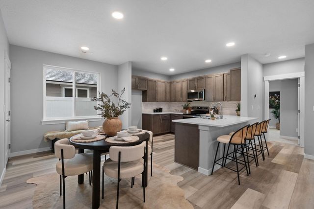306 N Viewmont Ct, Greenacres, WA 99016