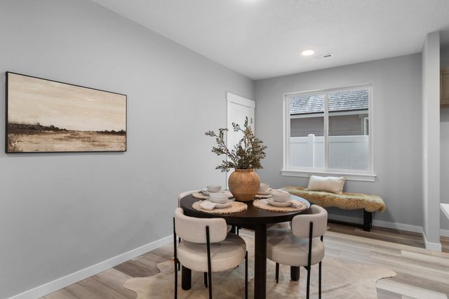 306 N Viewmont Ct, Greenacres, WA 99016