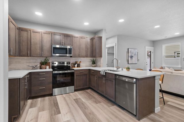 306 N Viewmont Ct, Greenacres, WA 99016