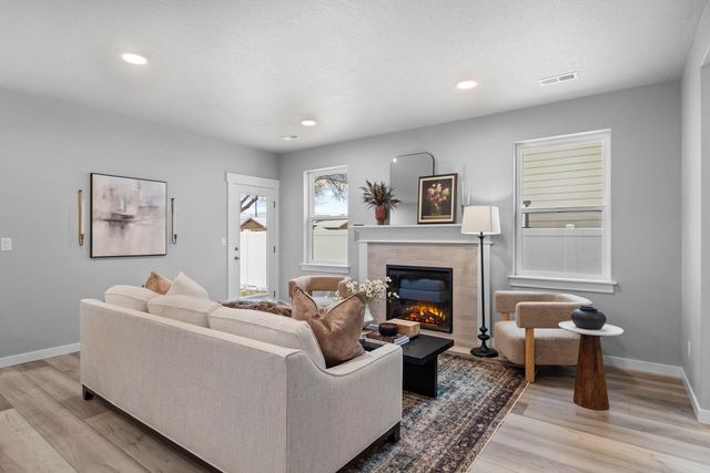 306 N Viewmont Ct, Greenacres, WA 99016