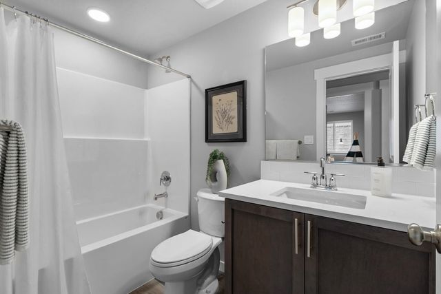 306 N Viewmont Ct, Greenacres, WA 99016