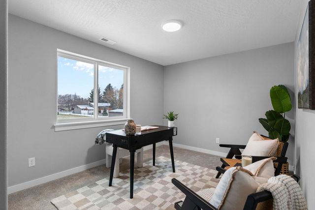 306 N Viewmont Ct, Greenacres, WA 99016