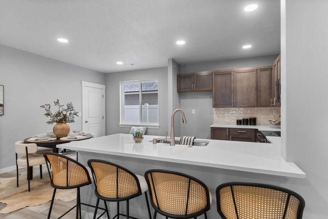 306 N Viewmont Ct, Greenacres, WA 99016