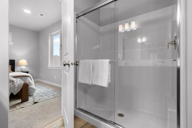 306 N Viewmont Ct, Greenacres, WA 99016