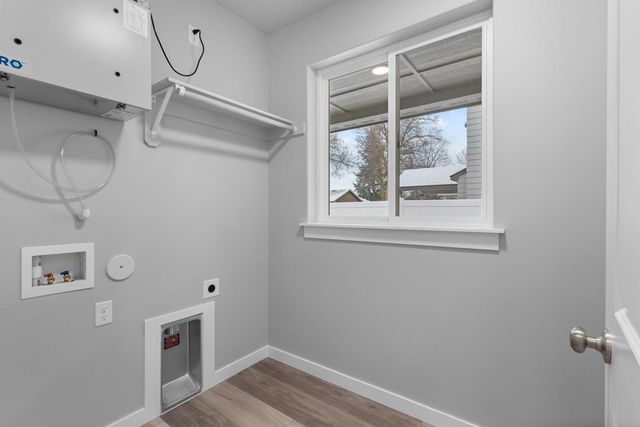 306 N Viewmont Ct, Greenacres, WA 99016
