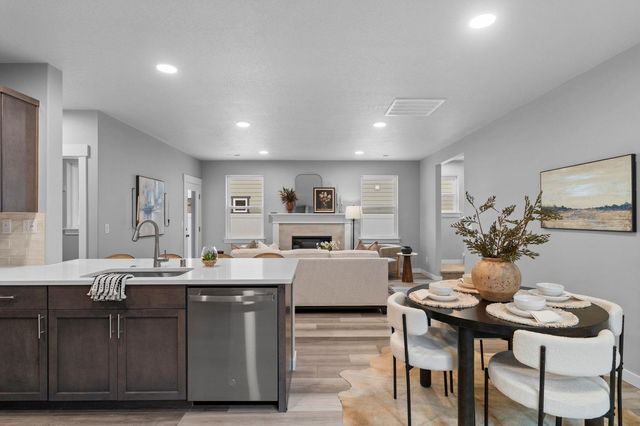 306 N Viewmont Ct, Greenacres, WA 99016