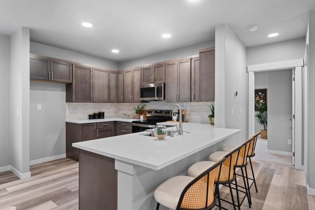 306 N Viewmont Ct, Greenacres, WA 99016