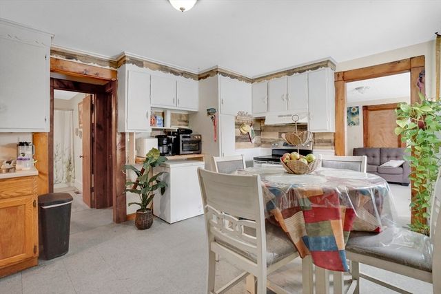 1584 Dwight St, Springfield, MA 01107