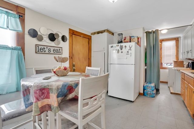1584 Dwight St, Springfield, MA 01107