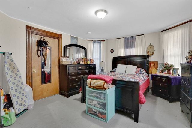 1584 Dwight St, Springfield, MA 01107