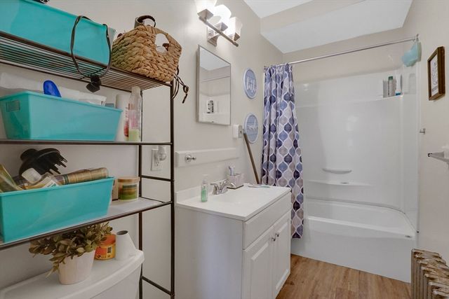 1584 Dwight St, Springfield, MA 01107