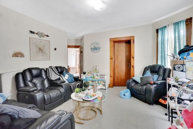 1584 Dwight St, Springfield, MA 01107
