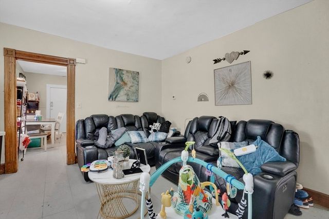 1584 Dwight St, Springfield, MA 01107
