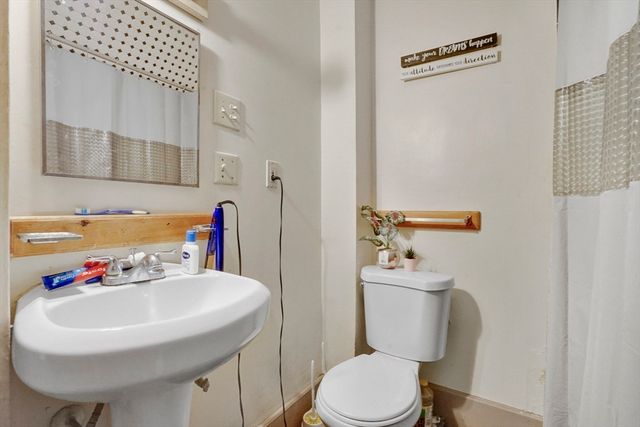 1584 Dwight St, Springfield, MA 01107