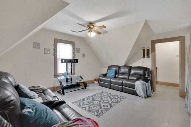 1584 Dwight St, Springfield, MA 01107