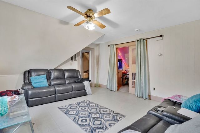 1584 Dwight St, Springfield, MA 01107