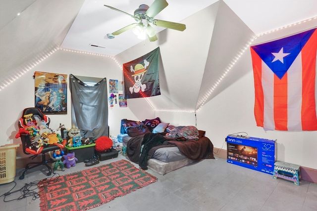 1584 Dwight St, Springfield, MA 01107