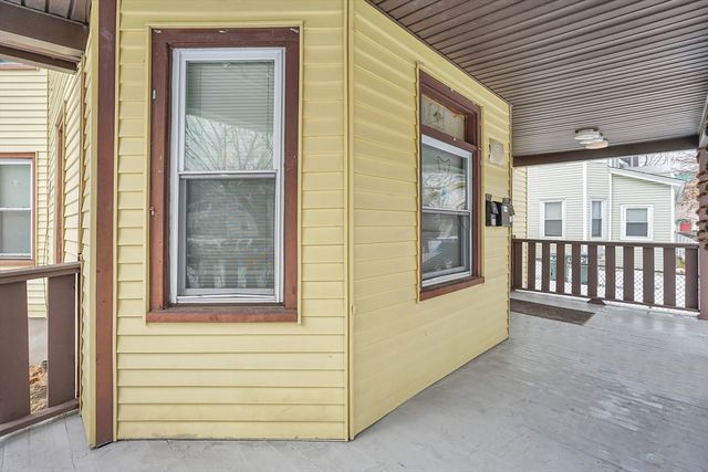1584 Dwight St, Springfield, MA 01107