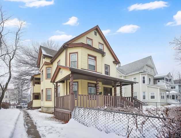 1584 Dwight St, Springfield, MA 01107