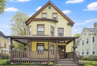 1584 Dwight St, Springfield, MA 01107