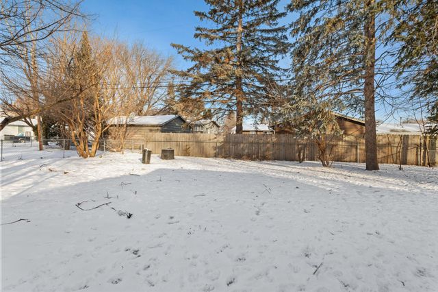 6812 50th Avenue N, Crystal, MN 55428