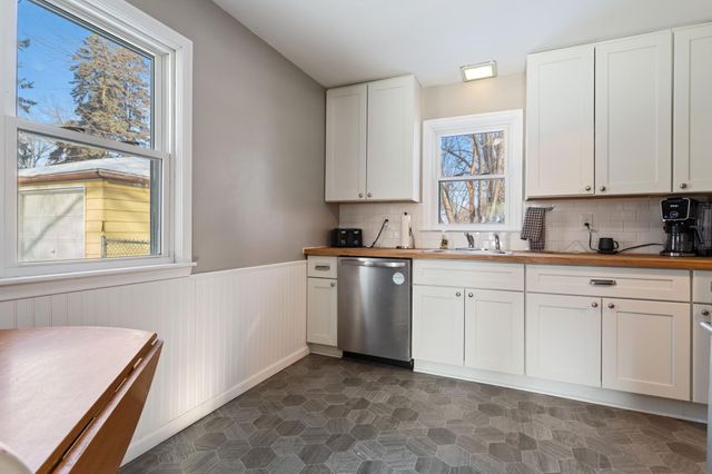 6812 50th Avenue N, Crystal, MN 55428