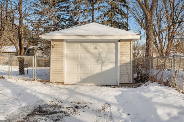 6812 50th Avenue N, Crystal, MN 55428